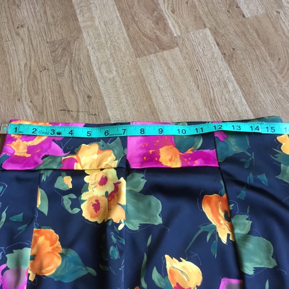 Skirt - Picture 6 of 7